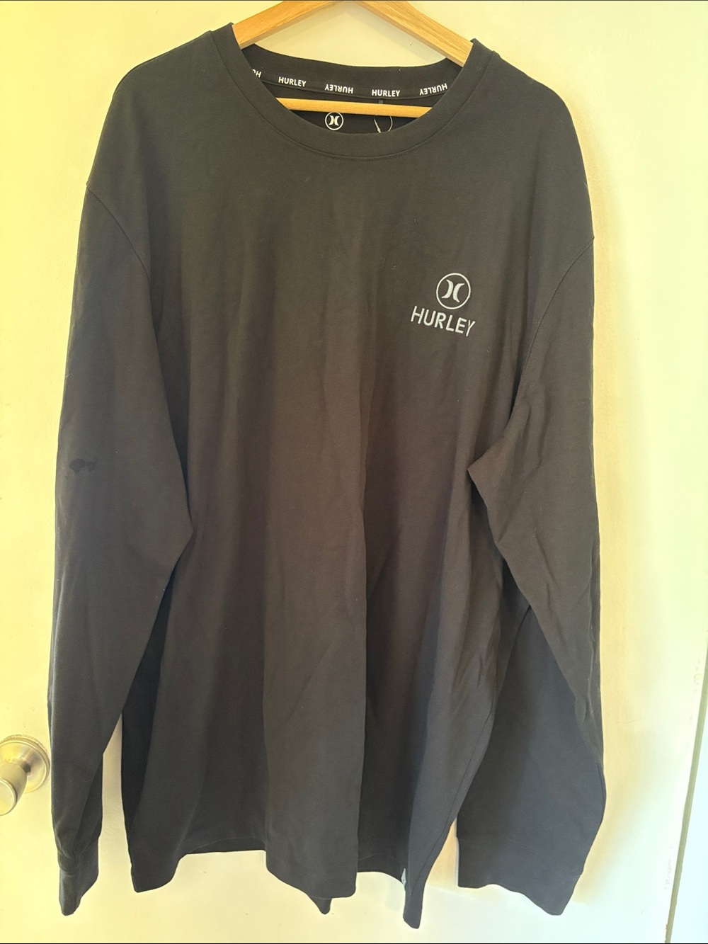 Hurley Men’s Black Long Sleeve